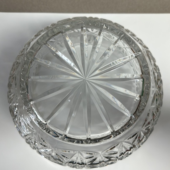 Crystal bowl 8” round for that fancy luncheon, engagement party or decoration - Picture 6 of 8